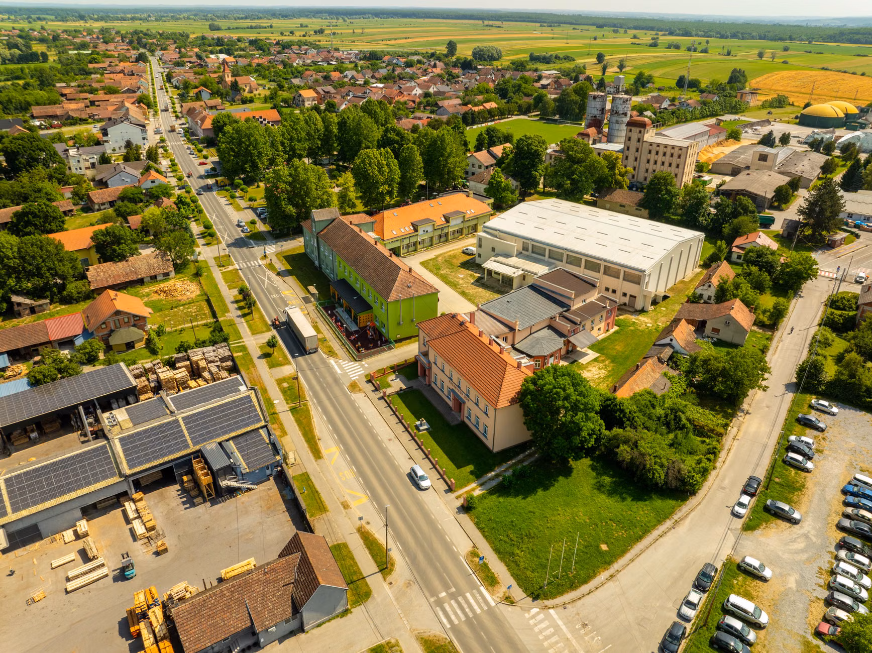 Aerial view of the village Hercegovac, showing streets and buildings on a sunny day.
